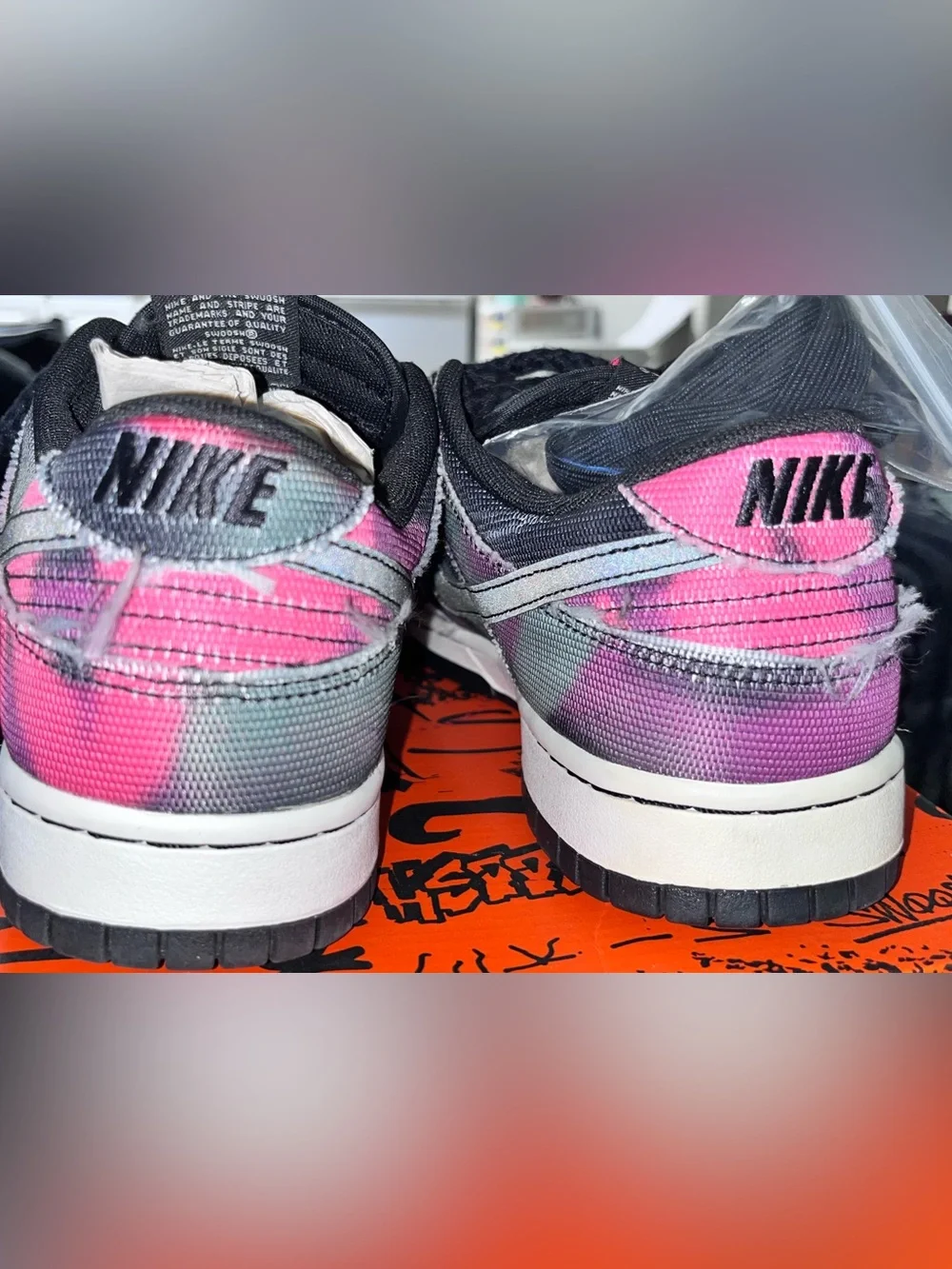 NWT nib nike dunk low se prm graffiti pink sz. 11 men’s authentic rare unworn